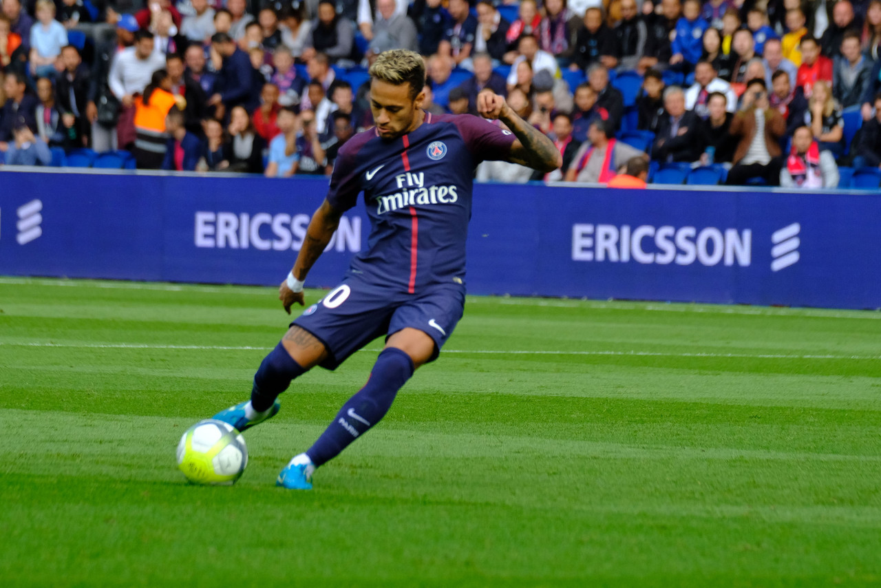 西汉姆因战绩低迷取消圣诞派对，改发礼品券（战绩低迷，西汉姆取消圣诞聚会改送礼券）