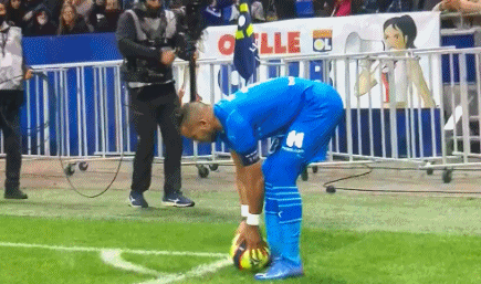 法国巴黎银行上调博彩股评级