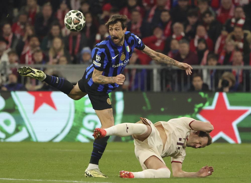 记者：米兰将与莱万经纪人会面讨论转会，伊布支持这一交易（媒体：米兰计划与莱万经纪人商谈转会，伊布表态支持）