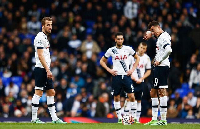 状态火热！克洛尼首节三分4中3独砍14分（火力全开！克洛尼首节14分，三分4投3中）