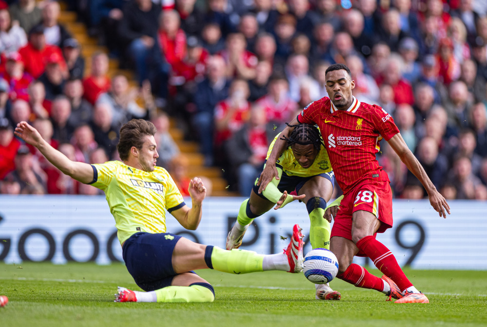 中超赛报：上海申花客场击败广州队,（中超快讯：上海申花客场力克广州队）