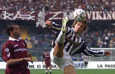 总局副局长张家胜会见阿迪高管，将在青少年足球领域开展合作（张家胜副局长会晤阿迪高层，将推进青少年足球合作）