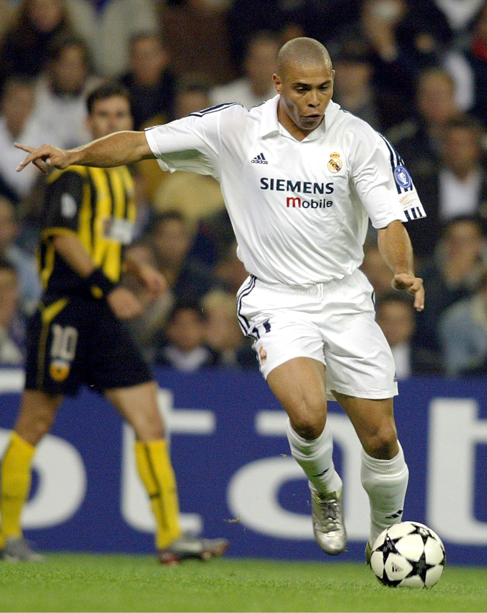 邓弗里斯：希望两到三周内复出，我们的球队就像一个大家庭（邓弗里斯：力争两三周内复出，球队如同大家庭）