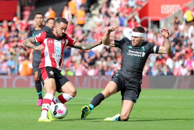 曼城有望大胜桑德兰，展现沉稳防守，争夺英超积分榜席位。（曼城有望横扫桑德兰，凭稳健防守冲击英超前列）