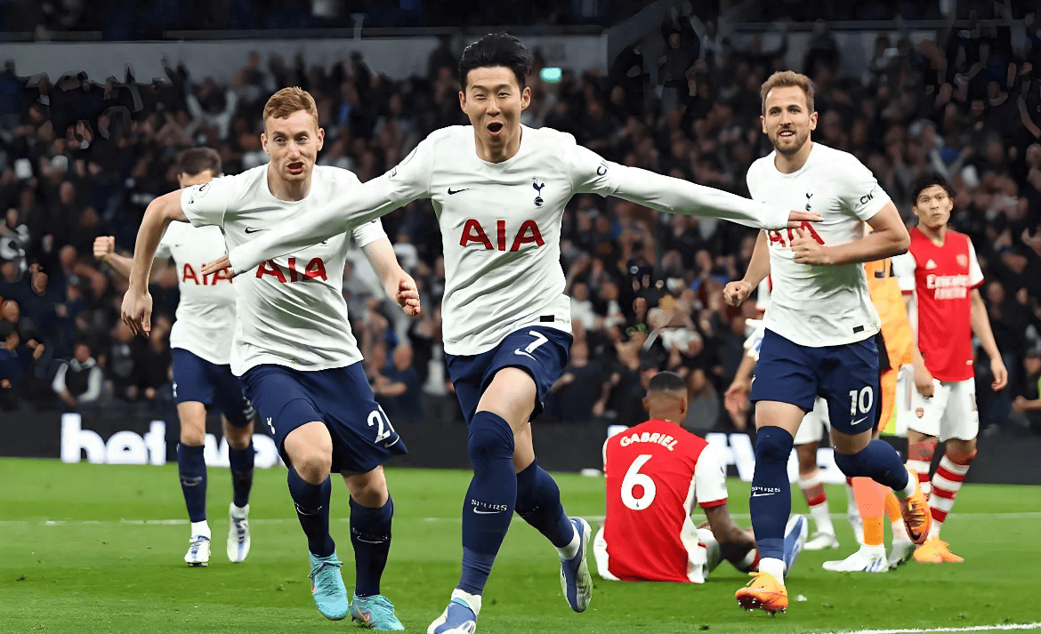 皮亚尼奇重返尤文训练基地，与斯帕莱蒂、基耶利尼合影