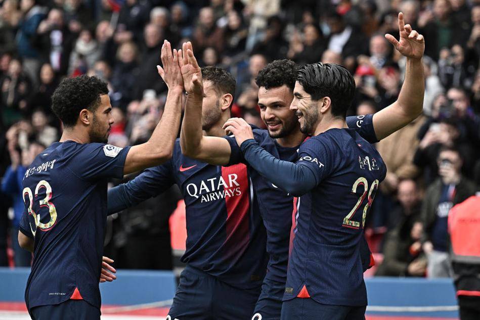 利物浦1-4惨败后帅位震动？罗马诺：俱乐部坚决支持斯洛特（1-4失利引帅位疑云？罗马诺：利物浦高层仍力挺斯洛特）