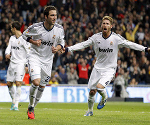 足球世界杯亚洲区预选赛关键比赛回顾（亚洲世预赛焦点对决复盘）