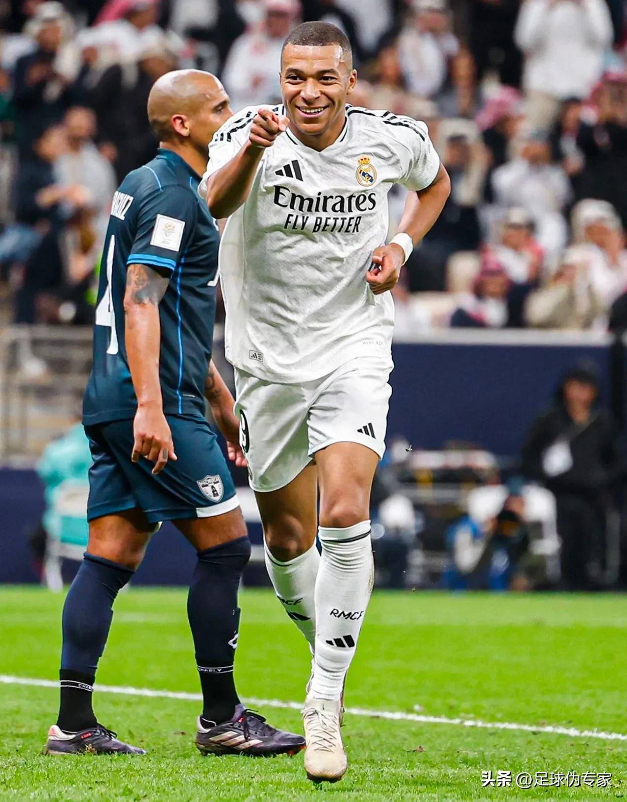 足球英超球队高薪续约门将，球迷满意（英超队豪薪续签主力门将，球迷齐声点赞）