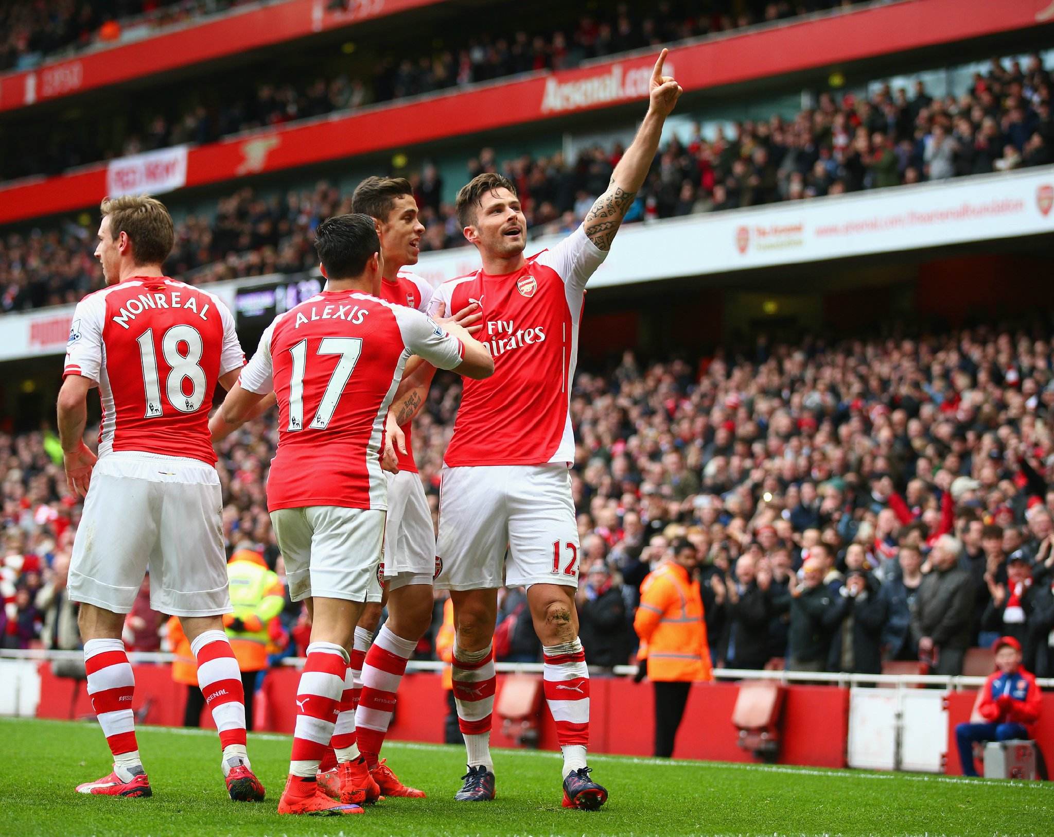 足球曝英超巨星考虑加盟沙特联赛，工资惊人（曝英超巨星或转战沙特联赛，天价薪资引热议）