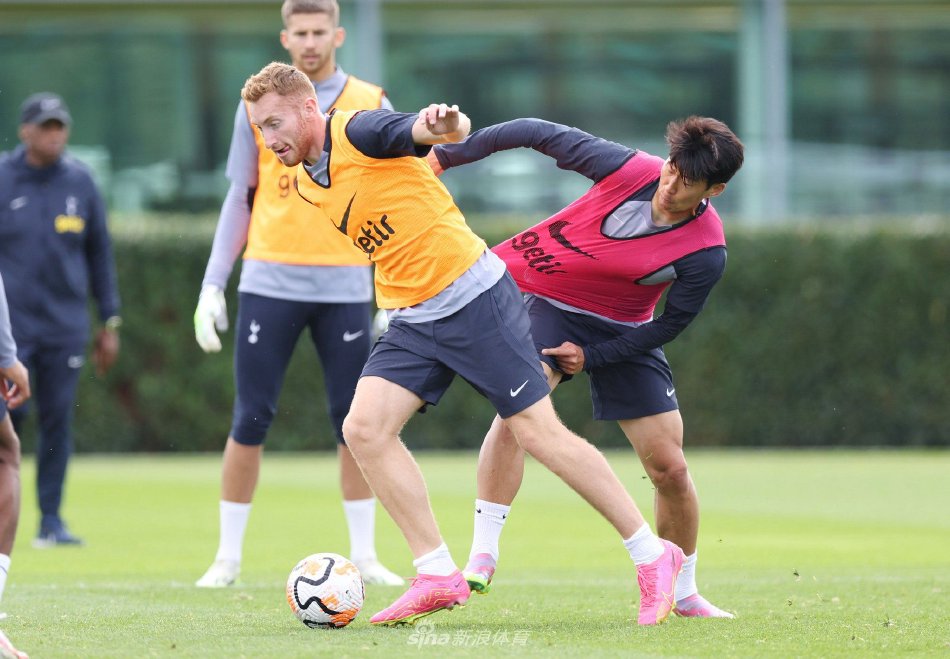 勇士&鹈鹕半场合计命中3记三分，命中率同为9.1%（勇士与鹈鹕半场三分共中3球，命中率均为9.1%）