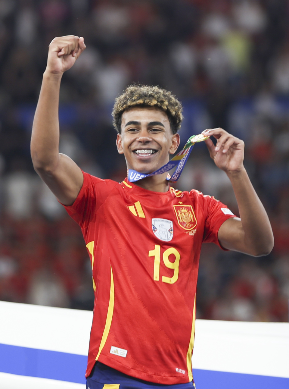 尼古拉-佩佩：梅西和C罗的不同？梅西像孙悟空，C罗像贝吉塔（尼古拉-佩佩谈梅西与C罗差异：梅西似孙悟空，C罗更像贝吉塔）