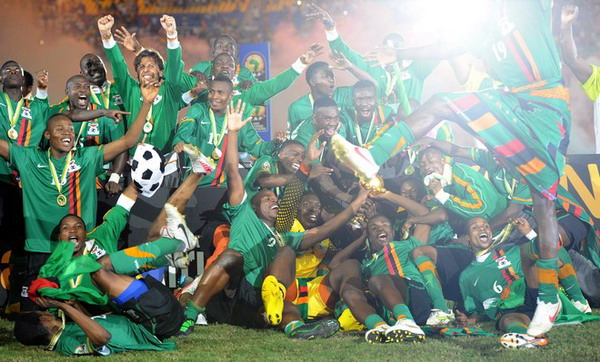 目前半场结束，马刺与鹈鹕双方合砍134分。（半场战罢，马刺与鹈鹕共轰下134分）