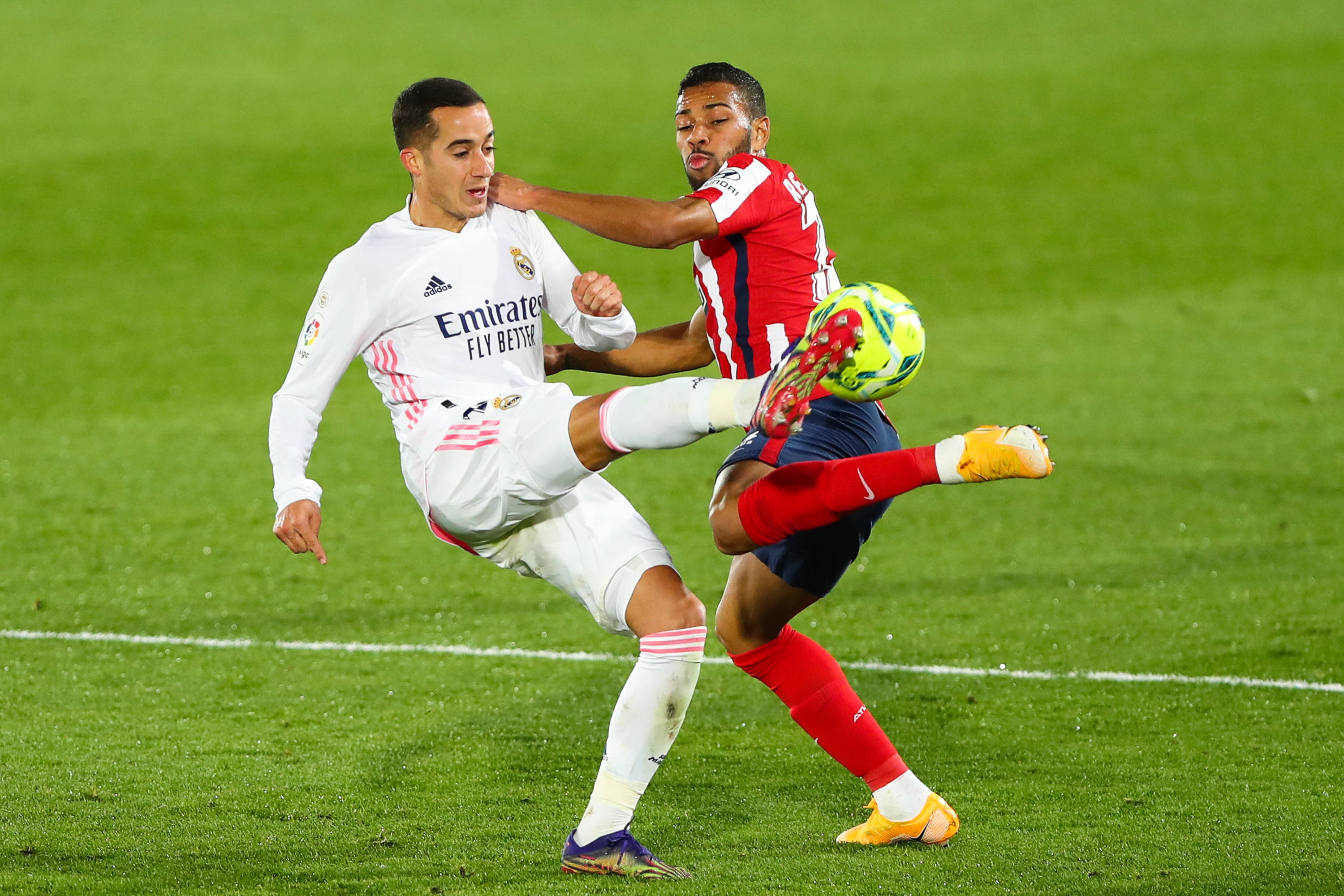 印度球迷：安保水平太糟糕，混乱中竟有警察试图和梅西自拍（印度球迷怒批安保：现场混乱，警察竟趁乱想与梅西自拍）