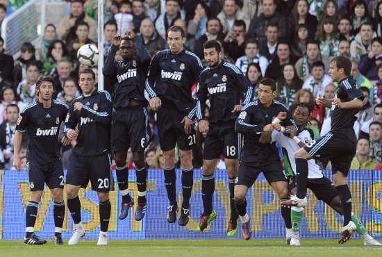 国米锁定热刺门将维卡里奥为索默替代首选（国米将热刺门将维卡里奥列为索默接班首选）