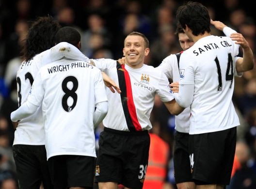 中国冰壶男队5-2轻取菲律宾：迎落选赛三连胜！对手遭压制提前认输（中国男子冰壶队5比2击败菲律宾，落选赛豪取三连胜，对手承压提前认负）