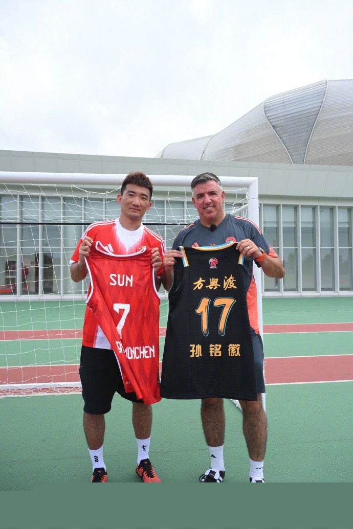 世界第三扫去阴霾！陈幸同4-2石洵瑶晋级八强 未入选混团状态却提升（世界第三重拾锋芒！陈幸同4-2击败石洵瑶闯入八强 缺席混团反让状态回升）