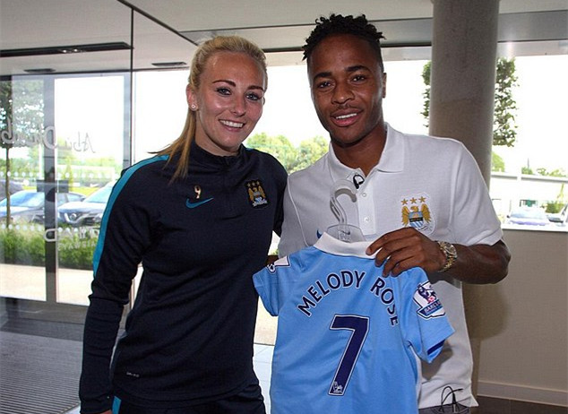 足球摄影最佳瞬间捕捉技巧（足球赛场精彩瞬间拍摄要领）