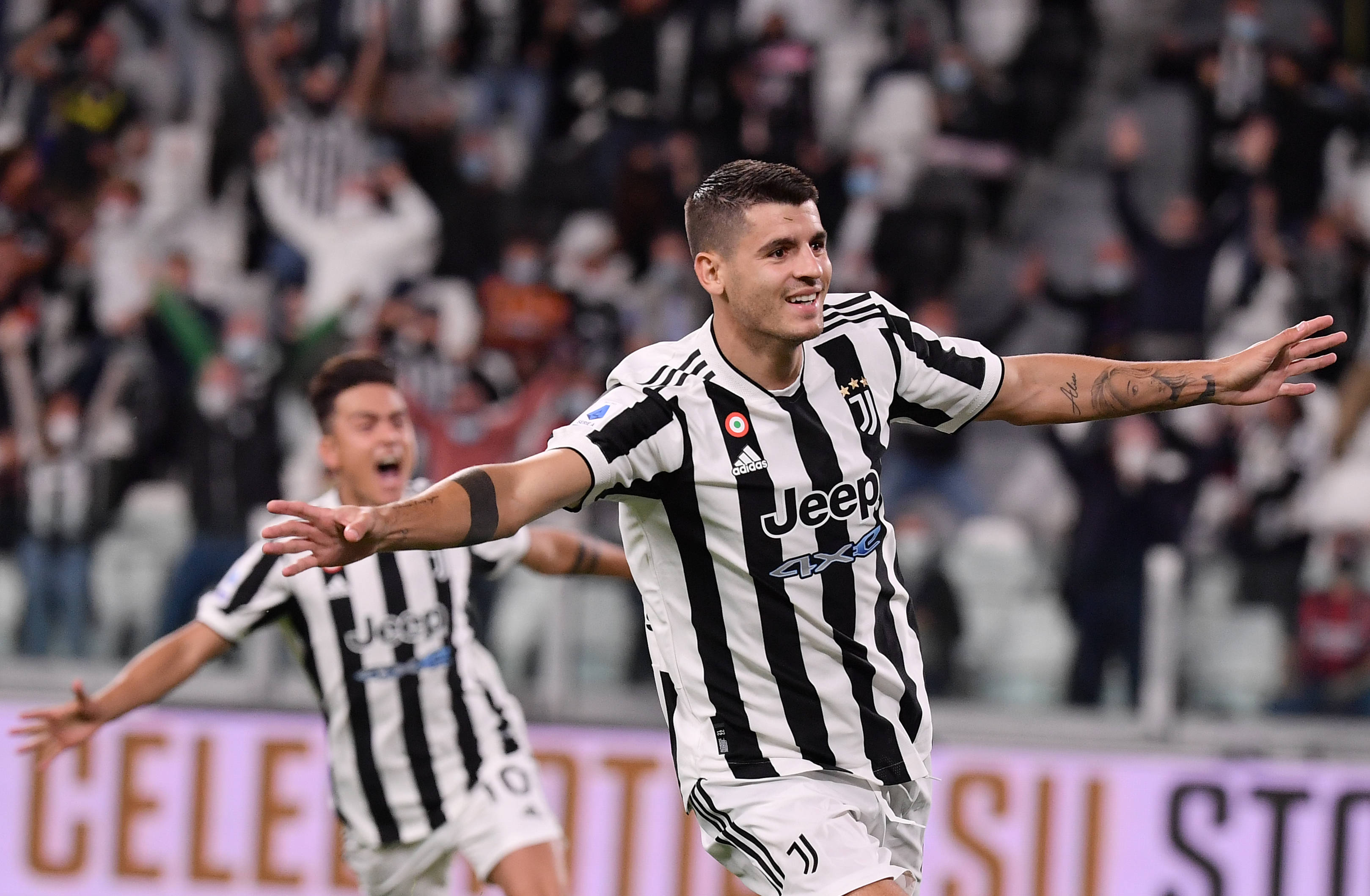 名记：字母哥与队友召开会议，呼吁全队无视外界杂音（名记：字母哥组织队内会议，号召全队忽略外界噪音）